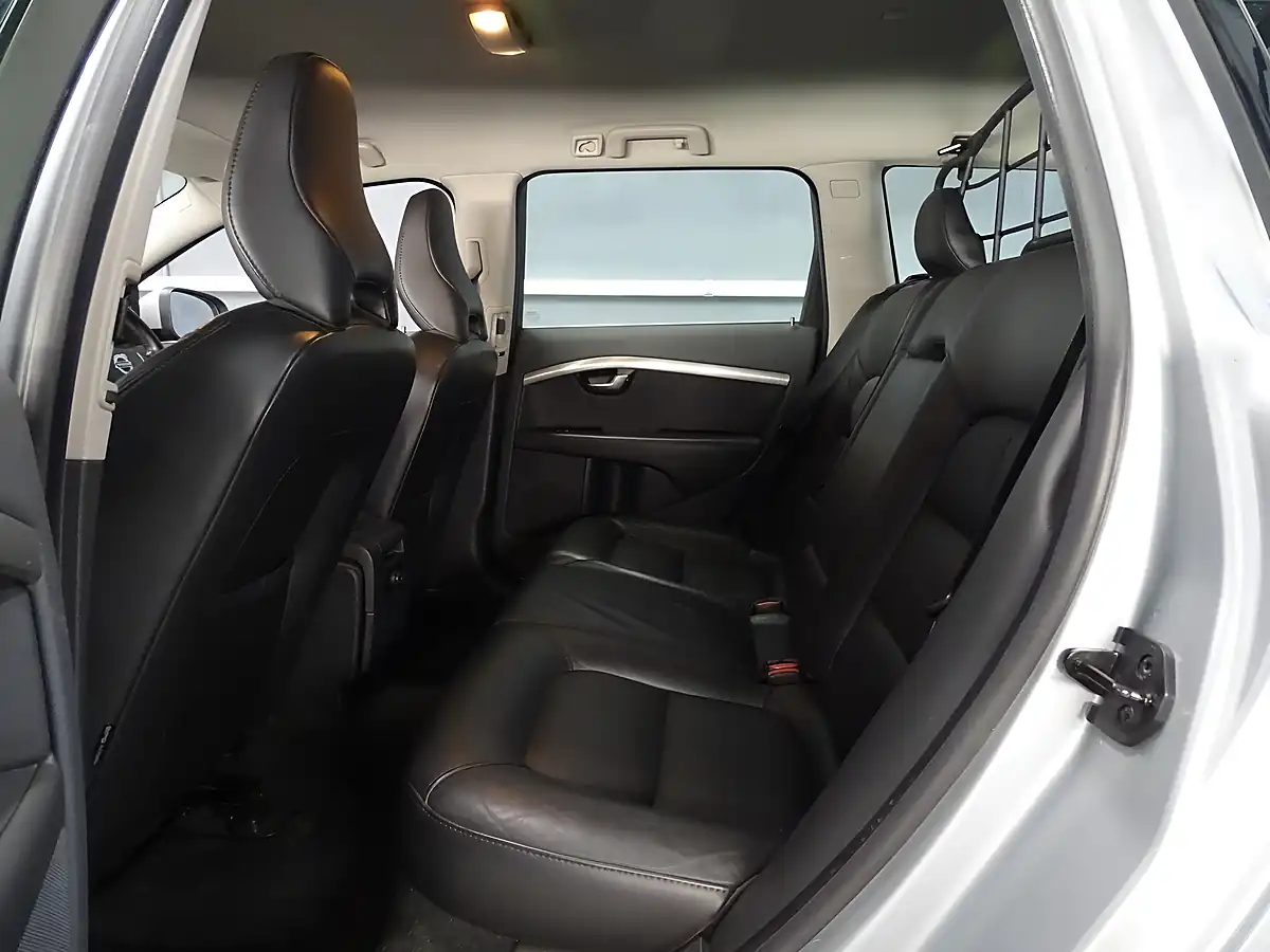 Used 2010 Volvo V70 Se Lux Silver - Interior and Exterior details 19