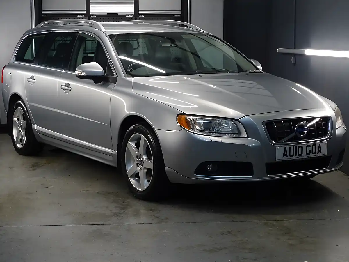 Used 2010 Volvo V70 Se Lux Silver - Interior and Exterior details 2
