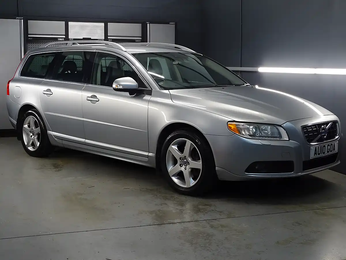 Used 2010 Volvo V70 Se Lux Silver - Interior and Exterior details 3