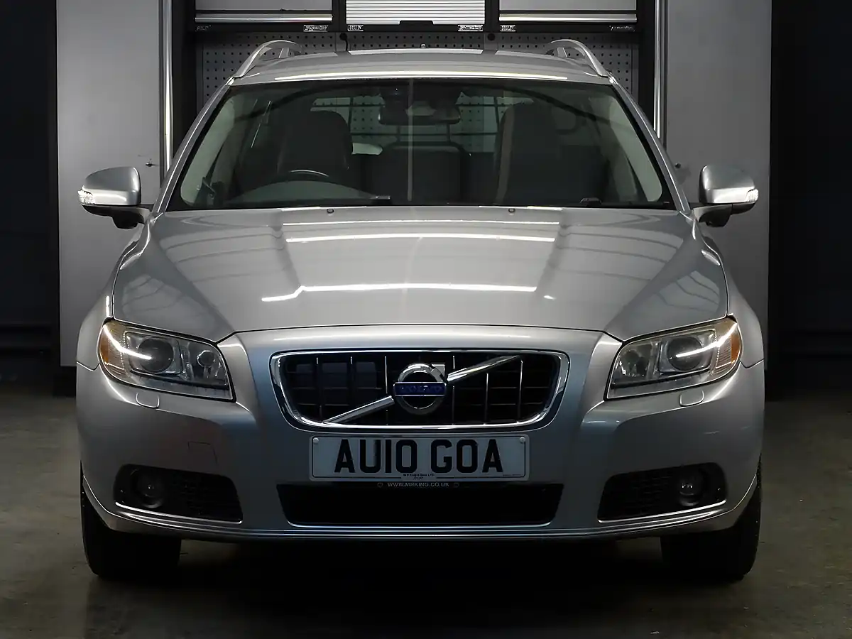 Used 2010 Volvo V70 Se Lux Silver - Interior and Exterior details 5