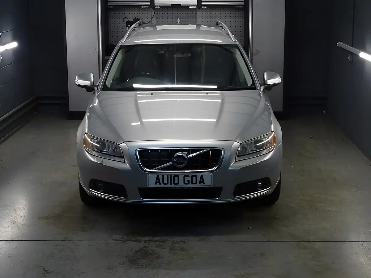 Used 2010 Volvo V70 Se Lux Silver - Interior and Exterior details 6