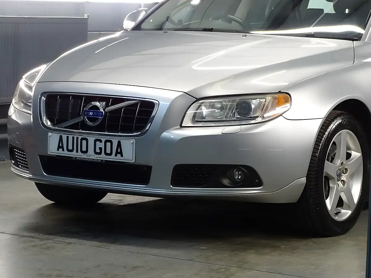 Used 2010 Volvo V70 Se Lux Silver - Interior and Exterior details 7