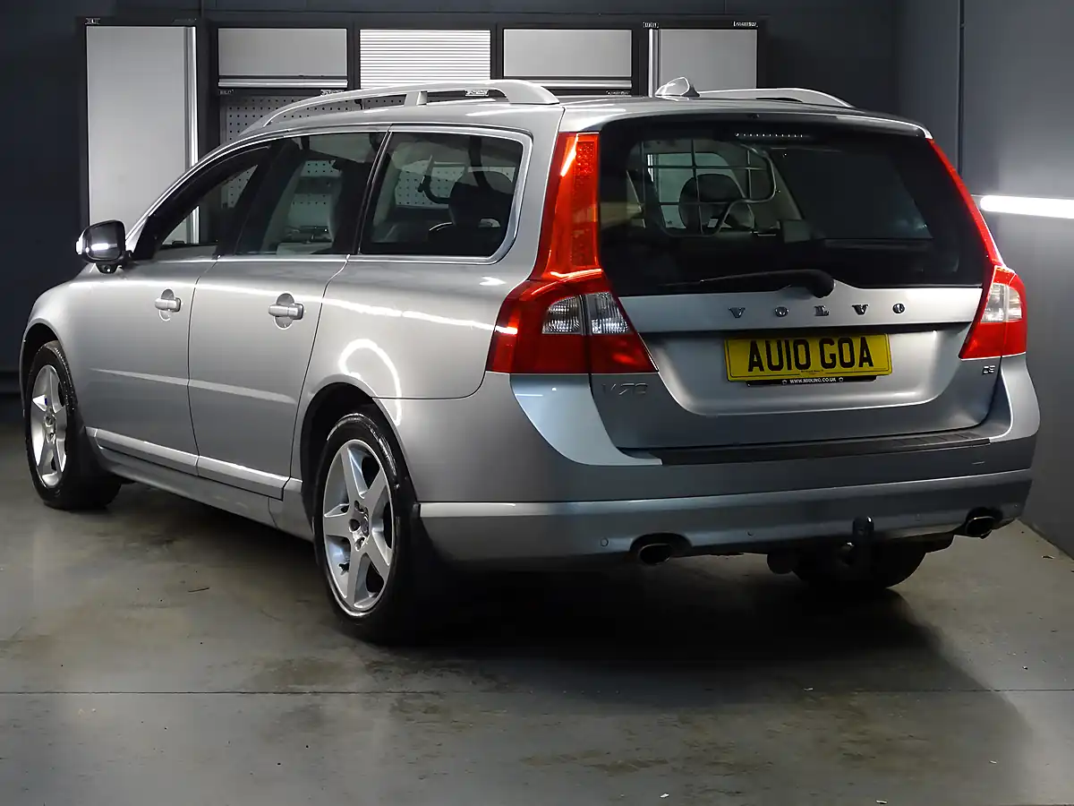 Used 2010 Volvo V70 Se Lux Silver - Interior and Exterior details 8