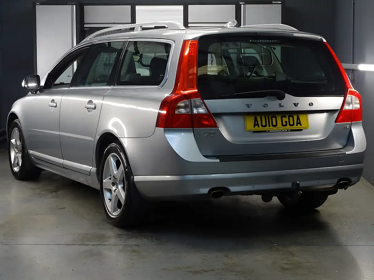 Used 2010 Volvo V70 Se Lux Silver - Interior and Exterior details 9