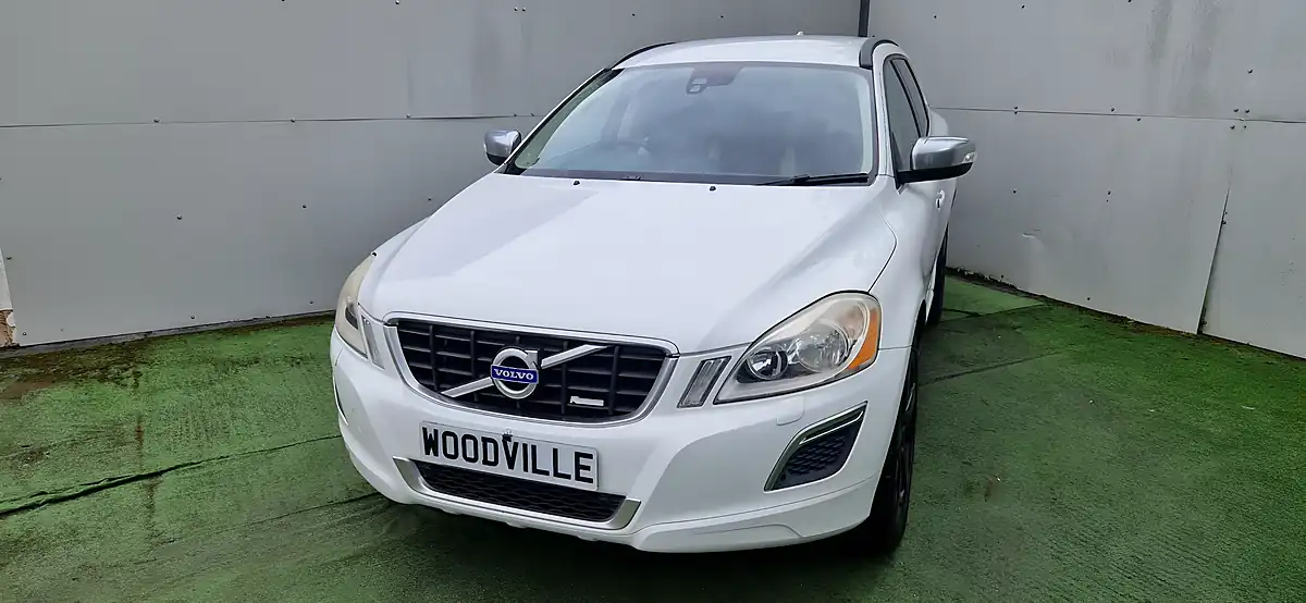 Used 2010 Volvo Xc60 R-Design Se Premium White - Front View