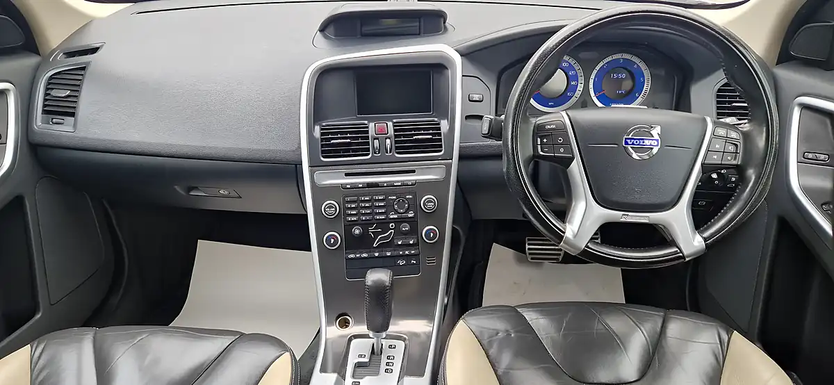 Used 2010 Volvo Xc60 R-Design Se Premium White - Interior and Exterior details 11