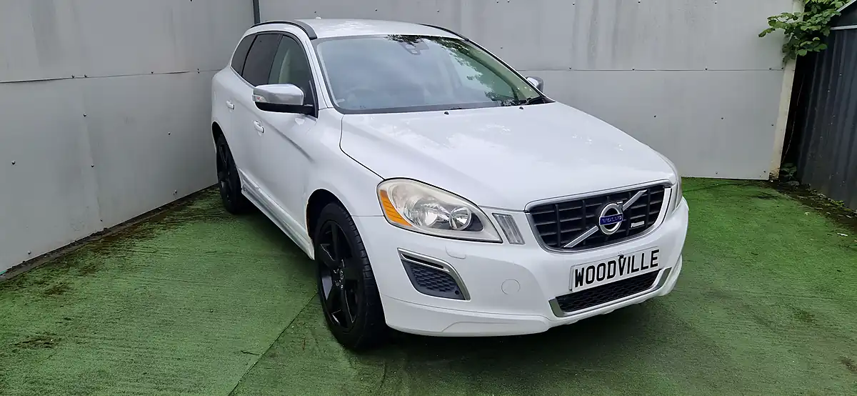 Used 2010 Volvo Xc60 R-Design Se Premium White - Interior and Exterior details 3