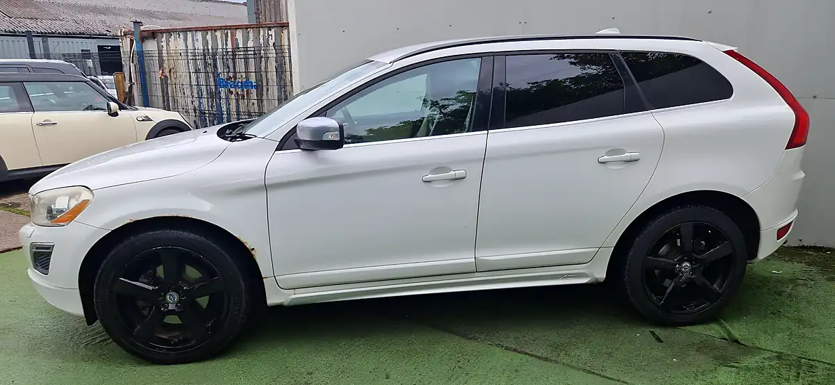 Used 2010 Volvo Xc60 R-Design Se Premium White - Interior and Exterior details 4