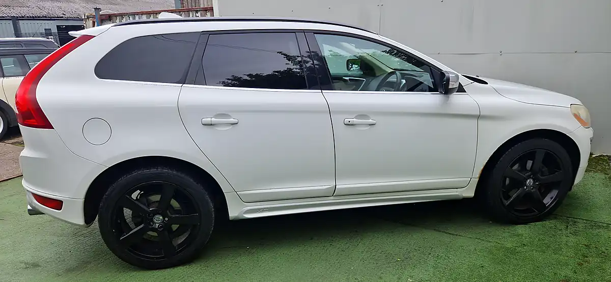 Used 2010 Volvo Xc60 R-Design Se Premium White - Interior and Exterior details 7