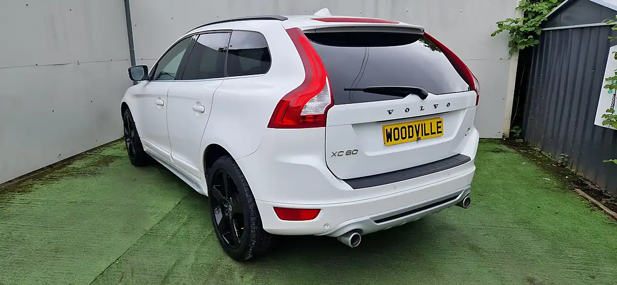 Used 2010 Volvo Xc60 R-Design Se Premium White - Interior and Exterior details 8