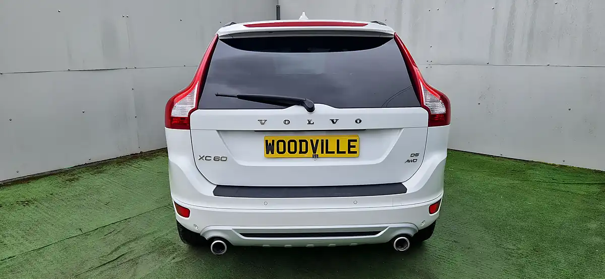 Used 2010 Volvo Xc60 R-Design Se Premium White - Interior and Exterior details 9
