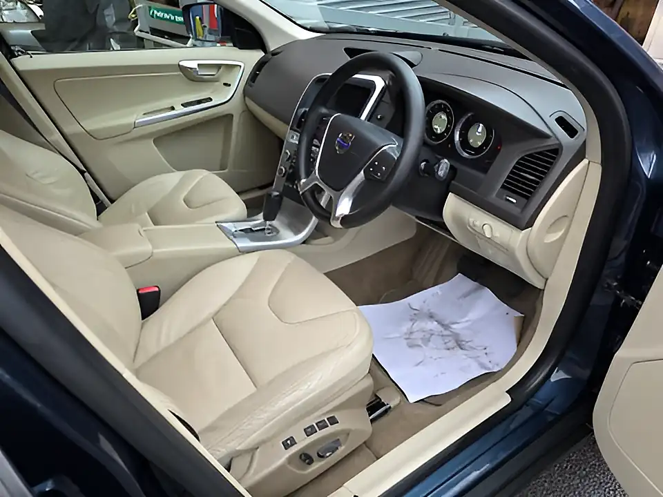 Used 2010 Volvo XC60 Se Lux Blue - Interior and Exterior details 11