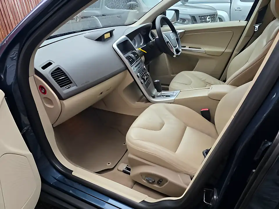 Used 2010 Volvo XC60 Se Lux Blue - Interior and Exterior details 12