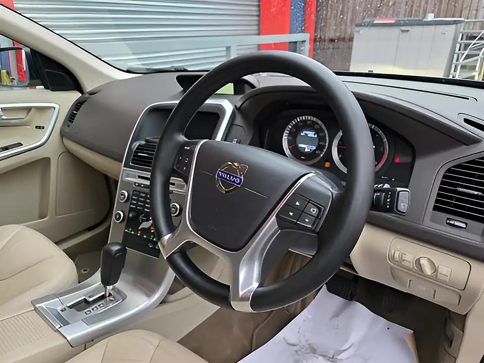 Used 2010 Volvo XC60 Se Lux Blue - Interior and Exterior details 15