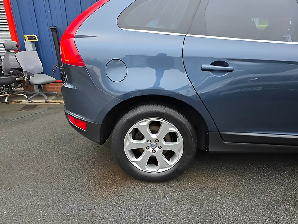 Used 2010 Volvo XC60 Se Lux Blue - Interior and Exterior details 9