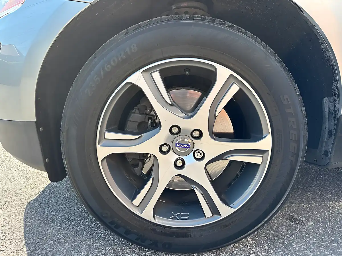Used 2010 Volvo XC60 Se Lux Silver - Interior and Exterior details 19