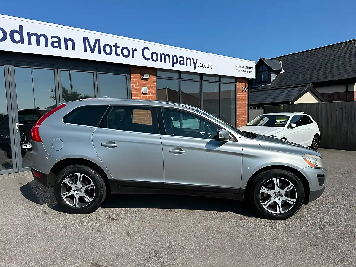 Used 2010 Volvo XC60 Se Lux Silver - Interior and Exterior details 8
