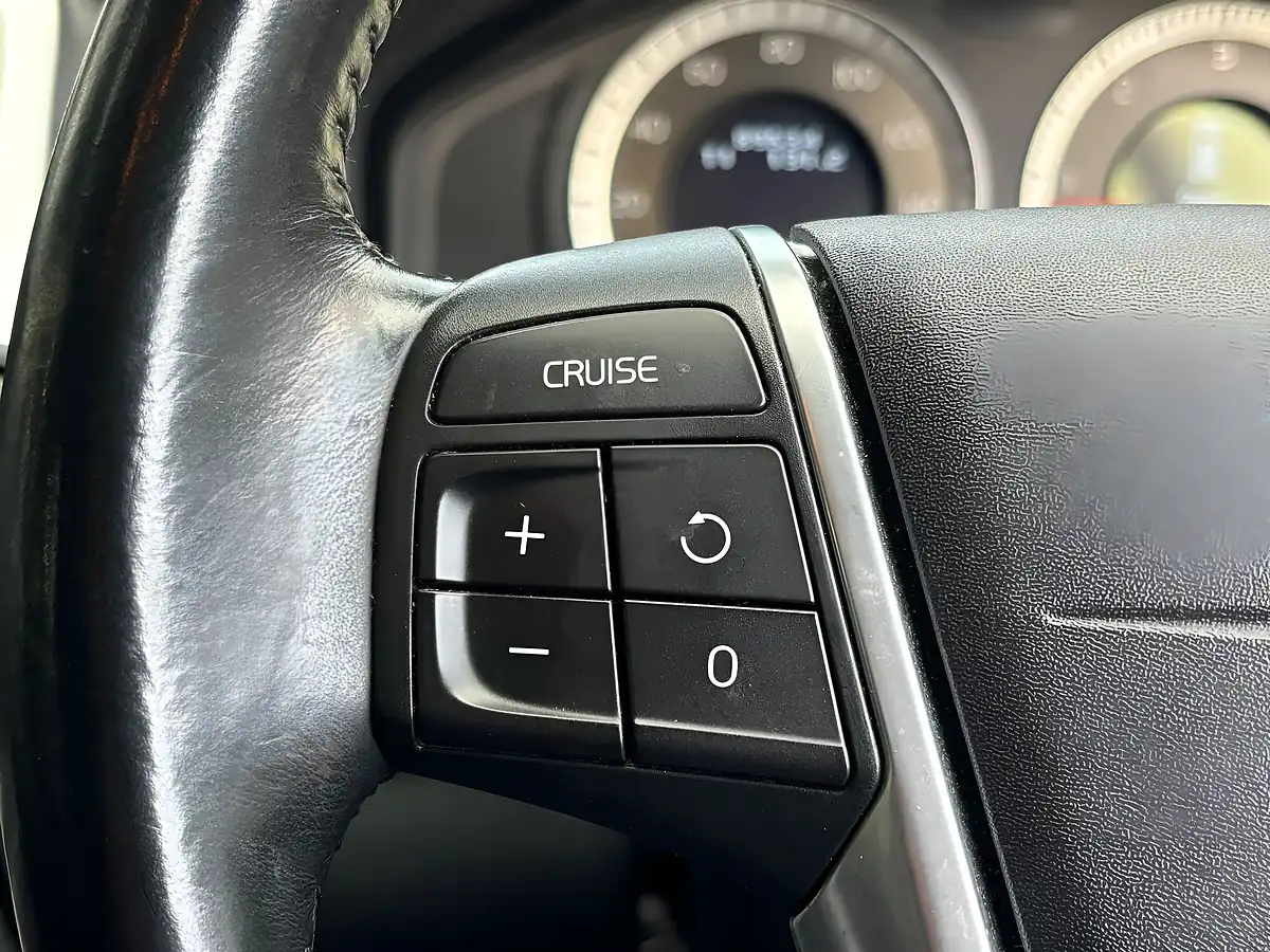 Used 2010 Volvo XC60 Se Silver - Interior and Exterior details 15