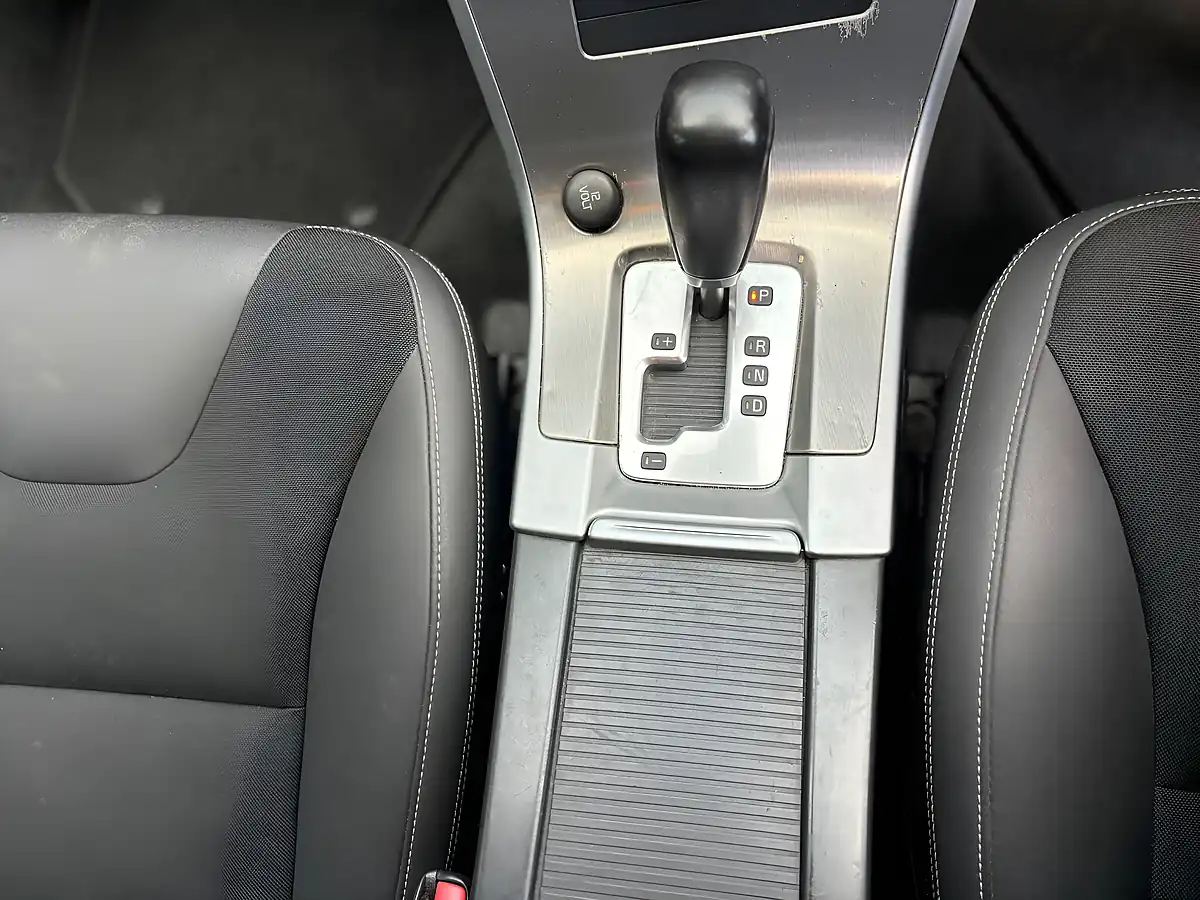 Used 2010 Volvo XC60 Se Silver - Interior and Exterior details 18
