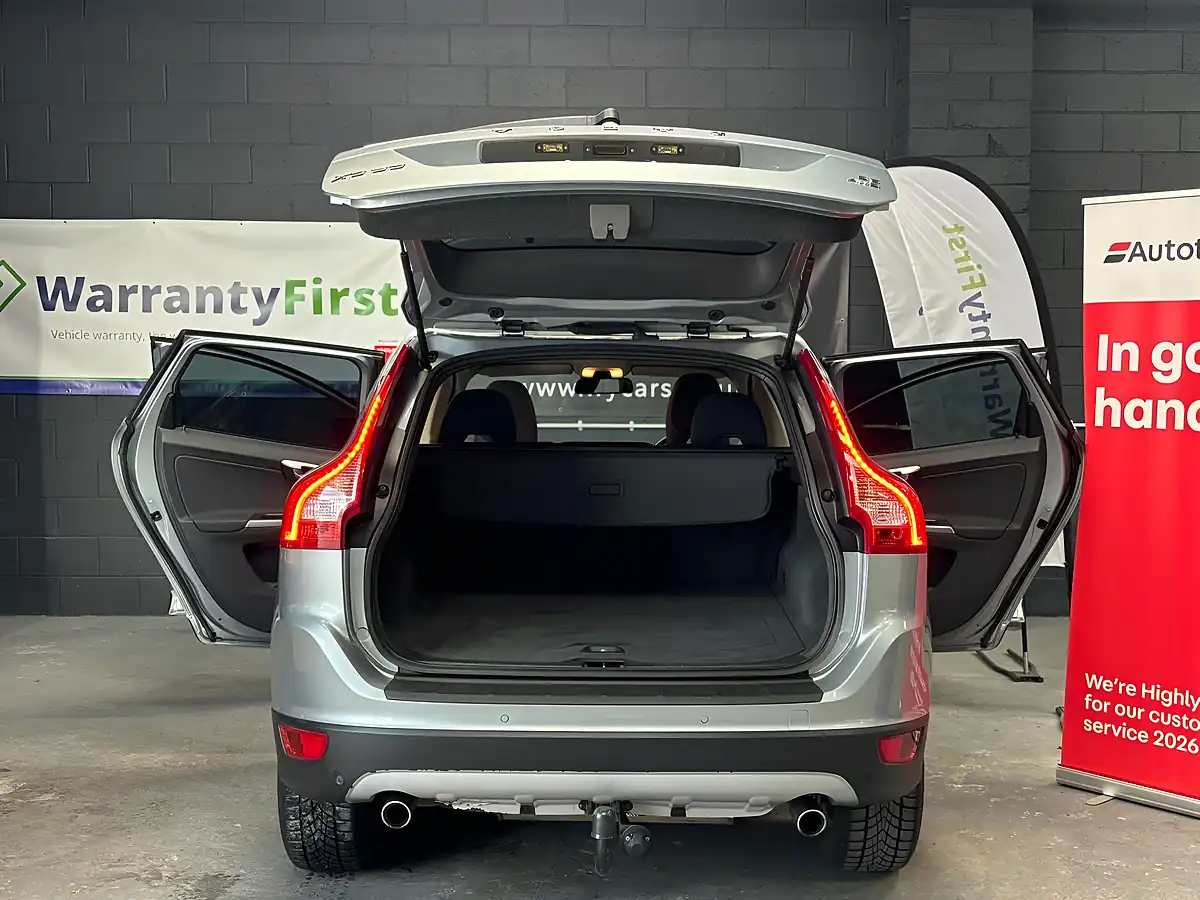 Used 2010 Volvo XC60 Se Silver - Interior and Exterior details 9