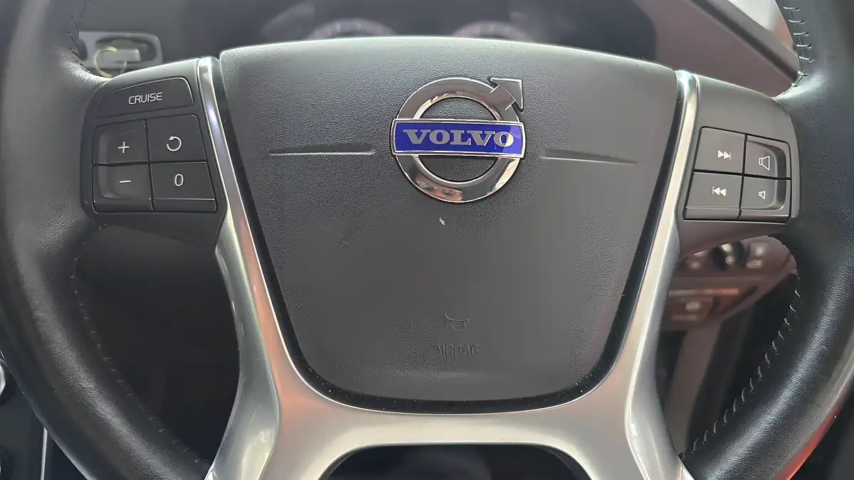 Used 2010 Volvo XC70 Se Black - Interior and Exterior details 10