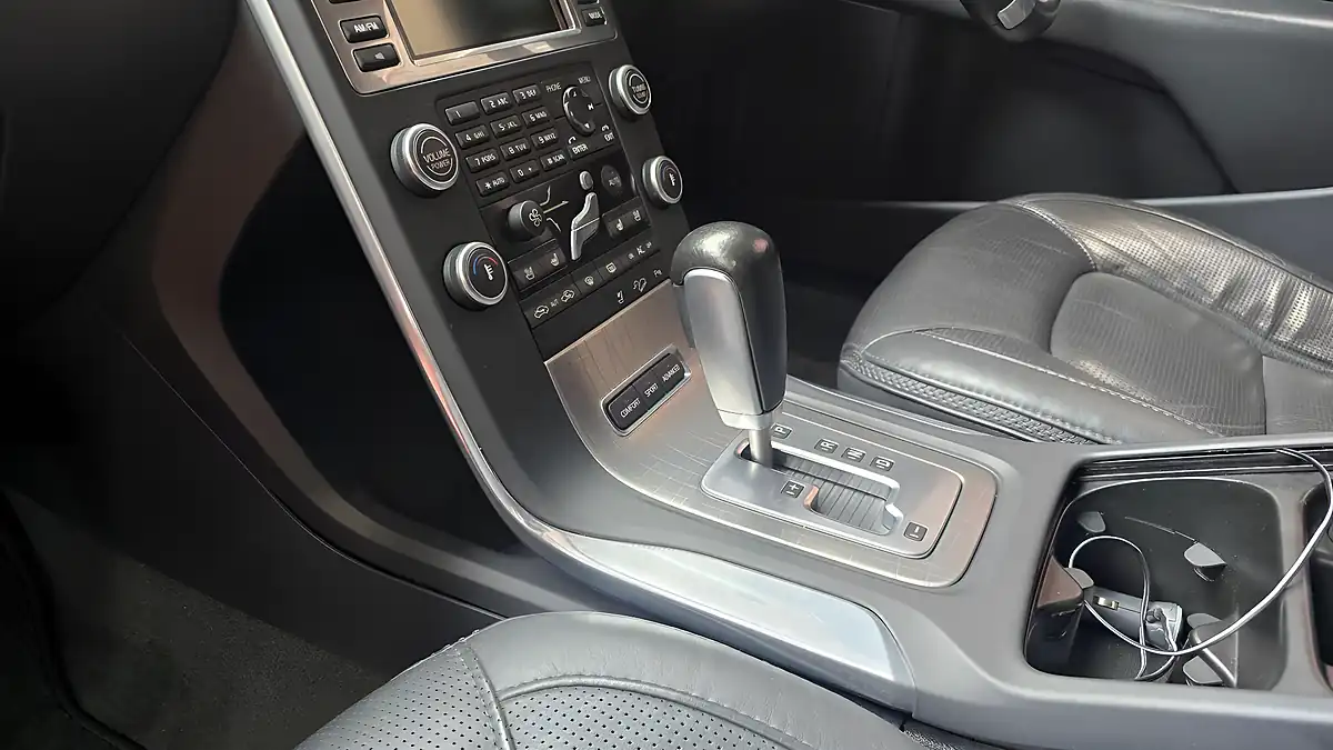 Used 2010 Volvo XC70 Se Black - Interior and Exterior details 12