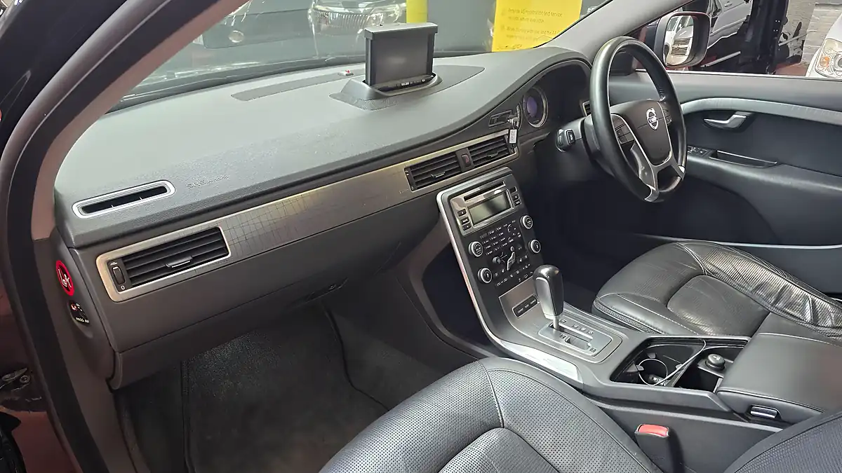 Used 2010 Volvo XC70 Se Black - Interior and Exterior details 13