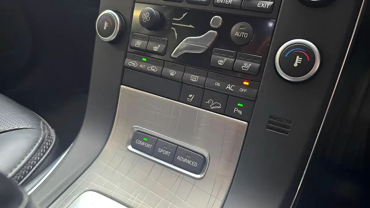 Used 2010 Volvo XC70 Se Black - Interior and Exterior details 7