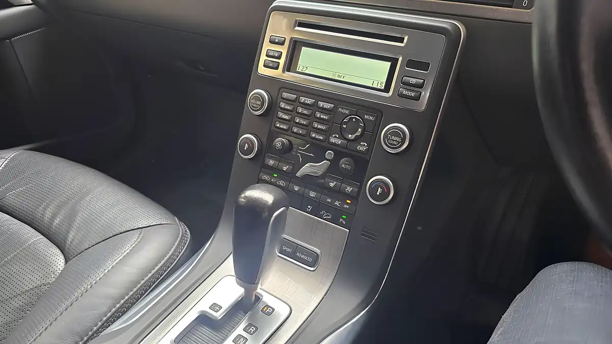 Used 2010 Volvo XC70 Se Black - Interior and Exterior details 8
