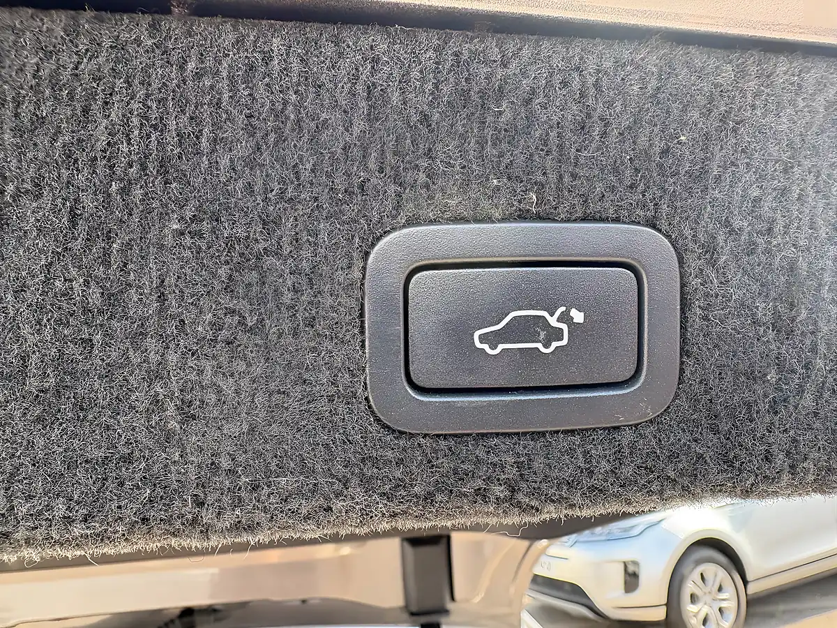 Used 2010 Volvo XC70 Se Lux Grey - Interior and Exterior details 13