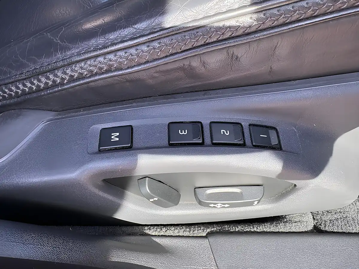 Used 2010 Volvo XC70 Se Lux Grey - Interior and Exterior details 17