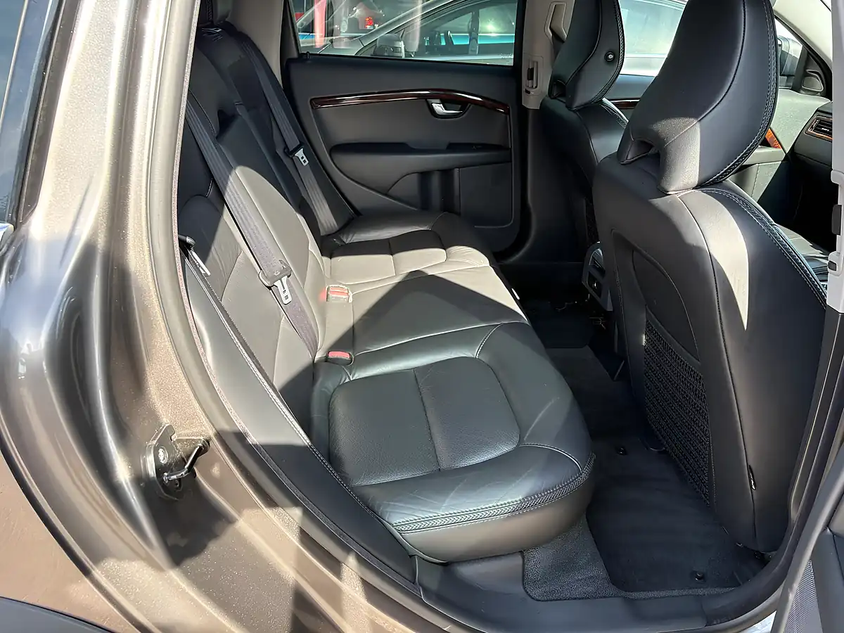 Used 2010 Volvo XC70 Se Lux Grey - Interior and Exterior details 19