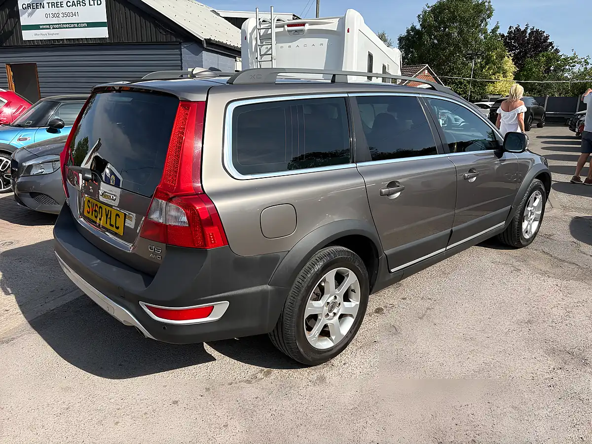 Used 2010 Volvo XC70 Se Lux Grey - Interior and Exterior details 4