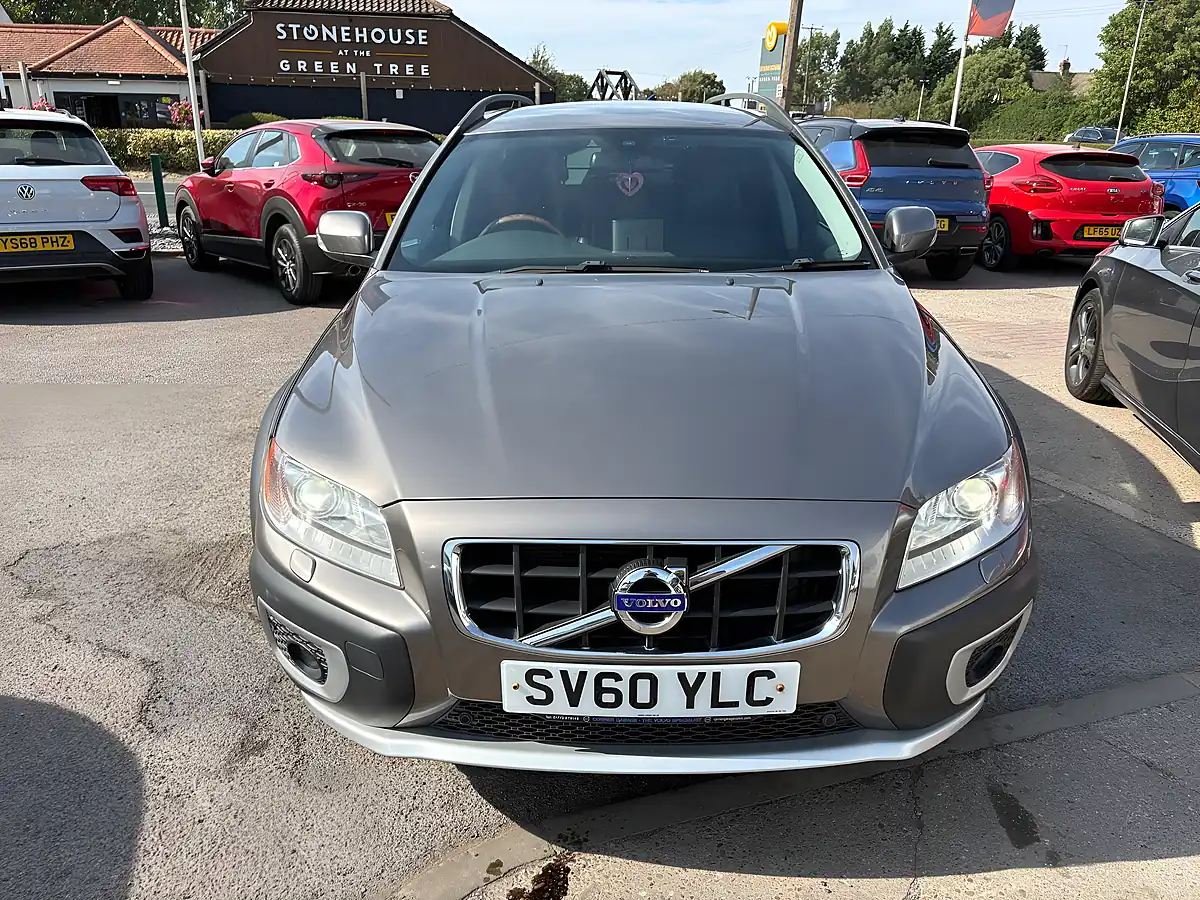 Used 2010 Volvo XC70 Se Lux Grey - Interior and Exterior details 5