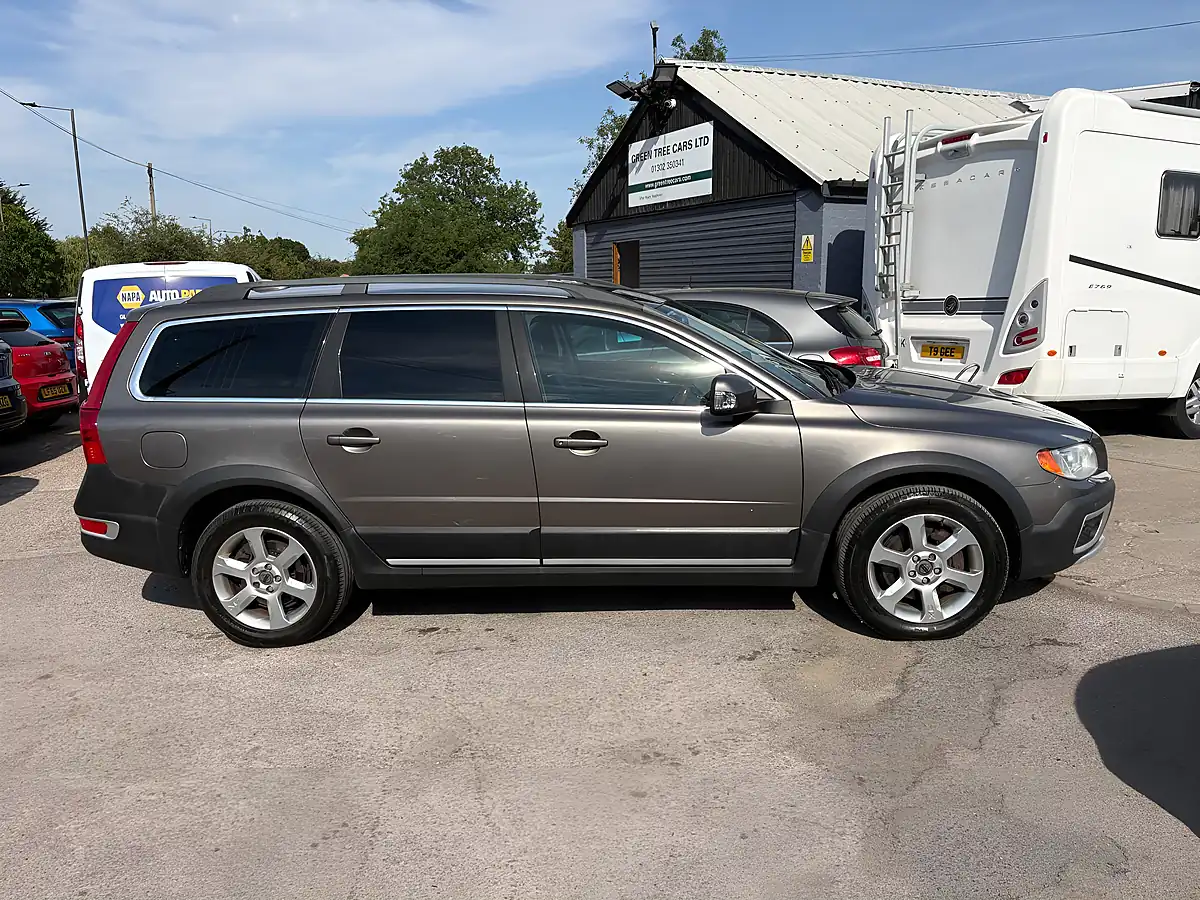 Used 2010 Volvo XC70 Se Lux Grey - Interior and Exterior details 7