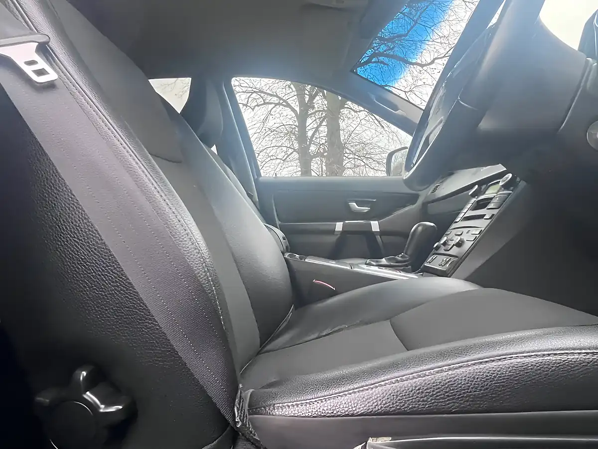 Used 2010 Volvo XC90 Active Black - Interior and Exterior details 12