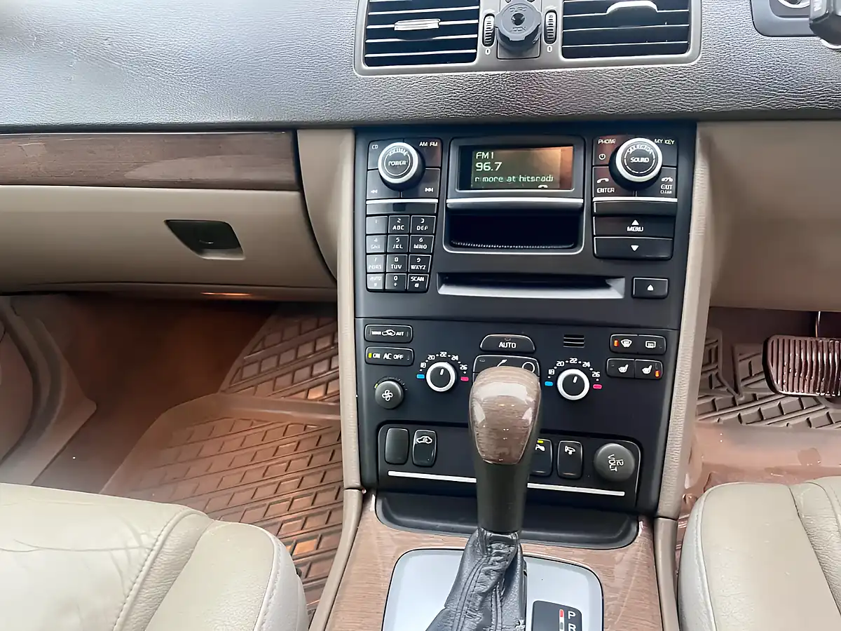Used 2010 Volvo XC90 Se Grey - Interior and Exterior details 11