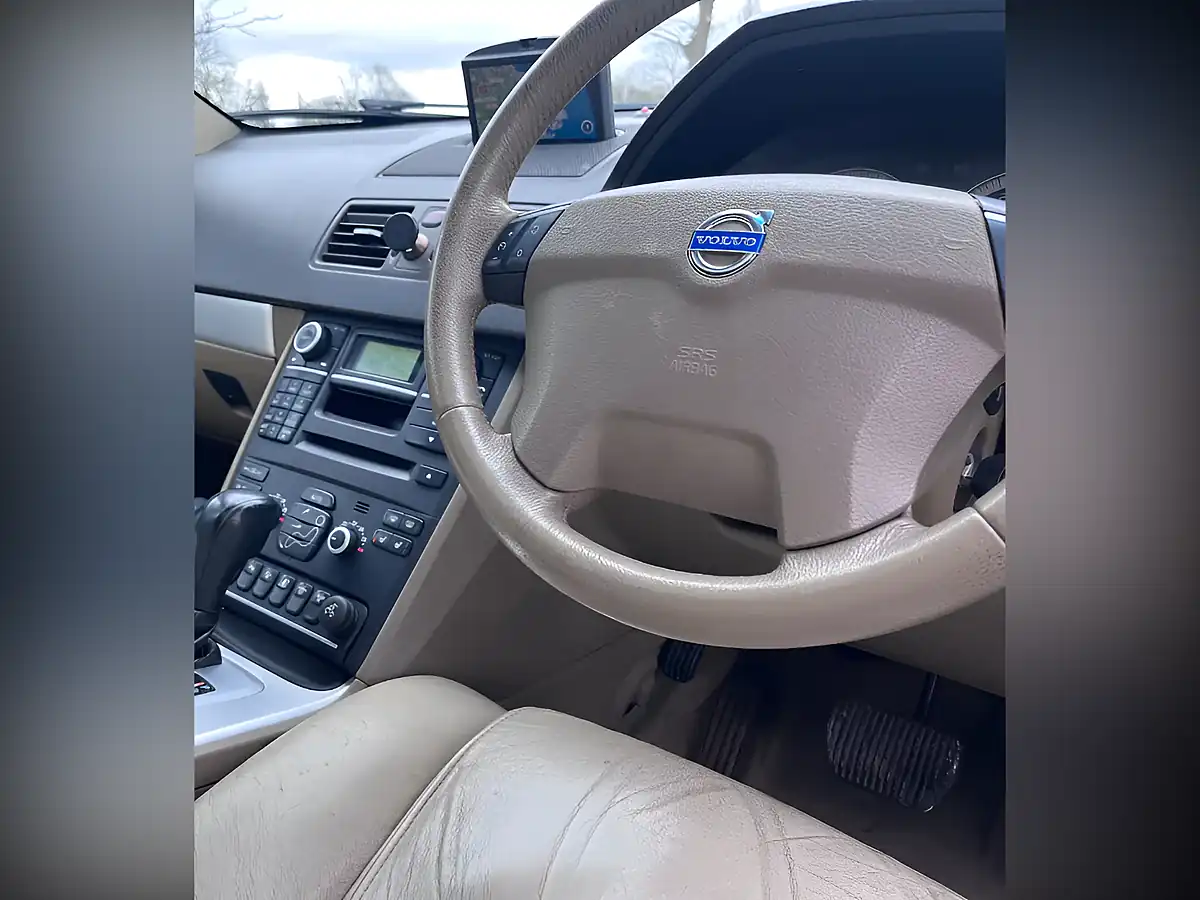 Used 2010 Volvo XC90 Se Lux Black - Interior and Exterior details 15