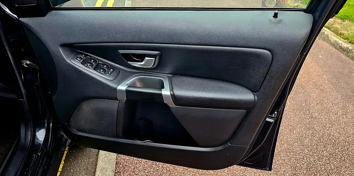 Used 2010 Volvo XC90 Se Lux Grey - Interior and Exterior details 12