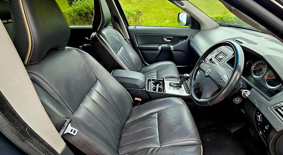 Used 2010 Volvo XC90 Se Lux Grey - Interior and Exterior details 14