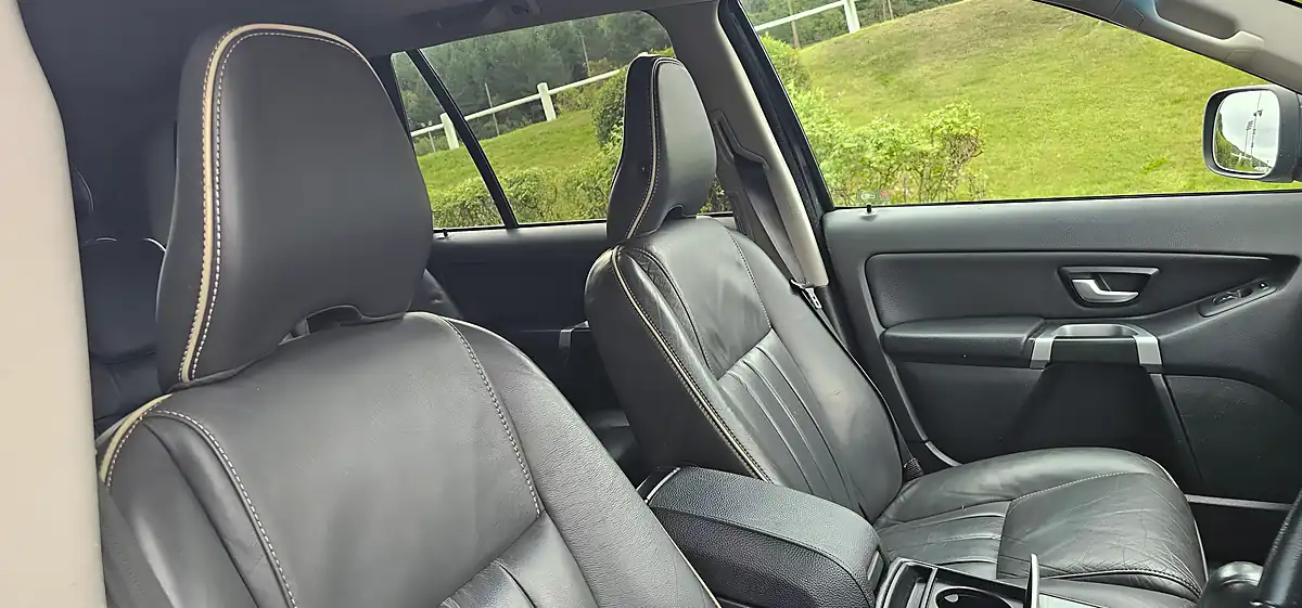 Used 2010 Volvo XC90 Se Lux Grey - Interior and Exterior details 15