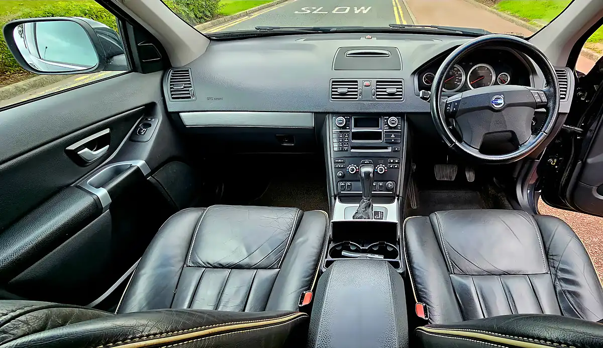Used 2010 Volvo XC90 Se Lux Grey - Interior and Exterior details 16