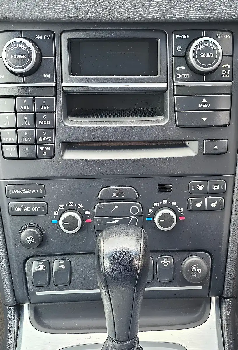 Used 2010 Volvo XC90 Se Lux Grey - Interior and Exterior details 17
