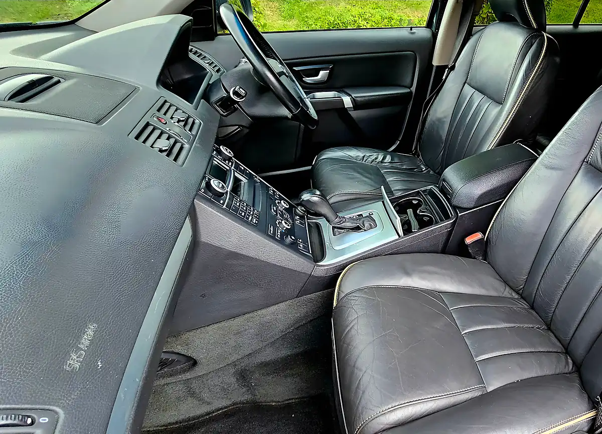Used 2010 Volvo XC90 Se Lux Grey - Interior and Exterior details 20