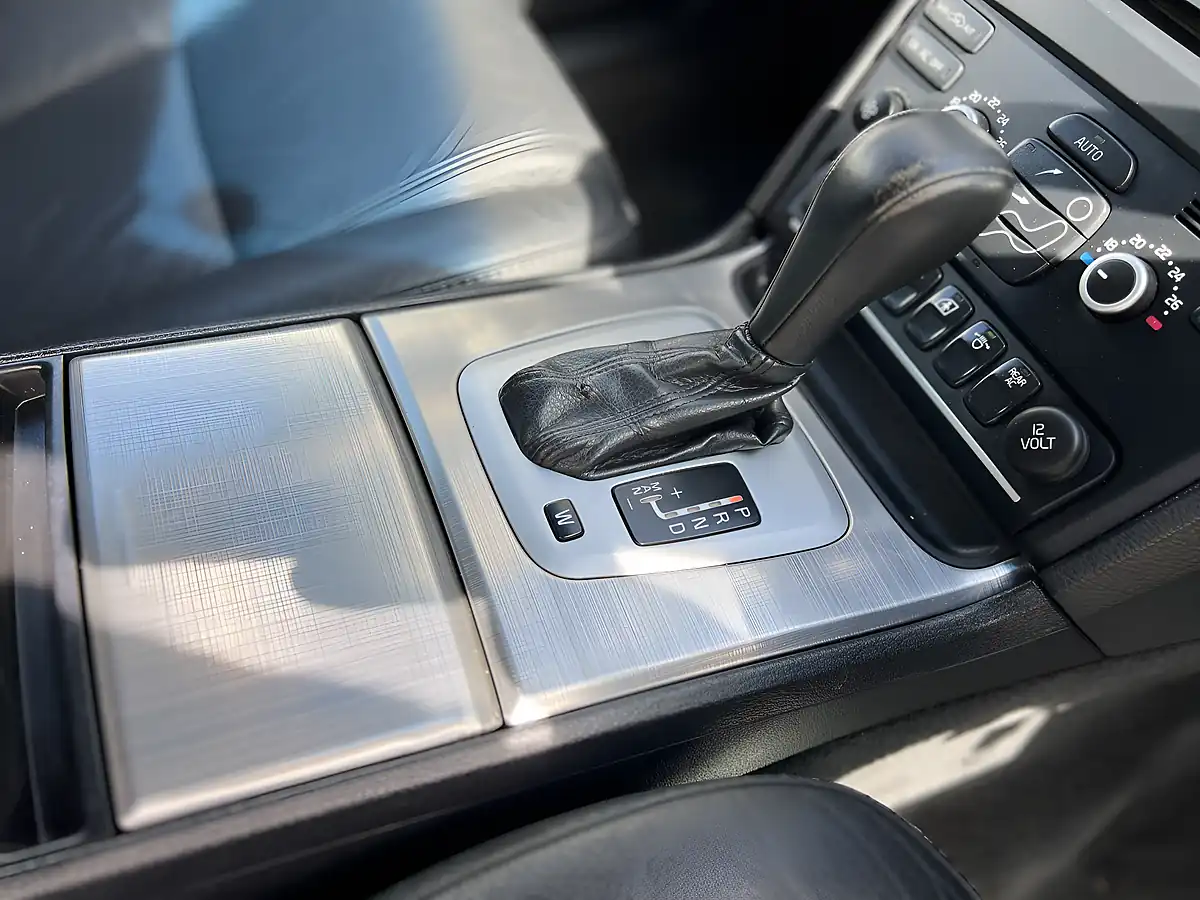 Used 2010 Volvo XC90 Se Lux White - Interior and Exterior details 17