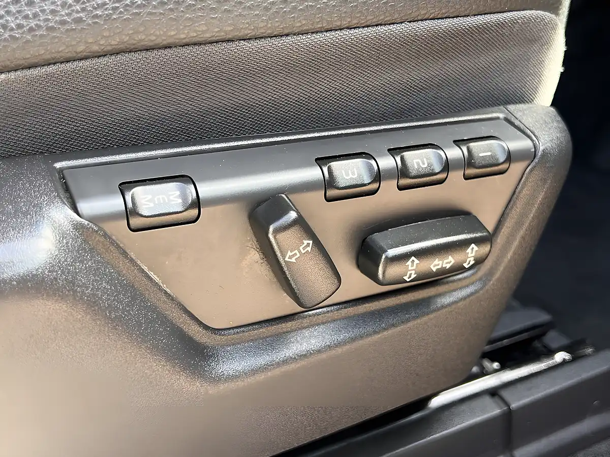 Used 2010 Volvo XC90 Se Lux White - Interior and Exterior details 18