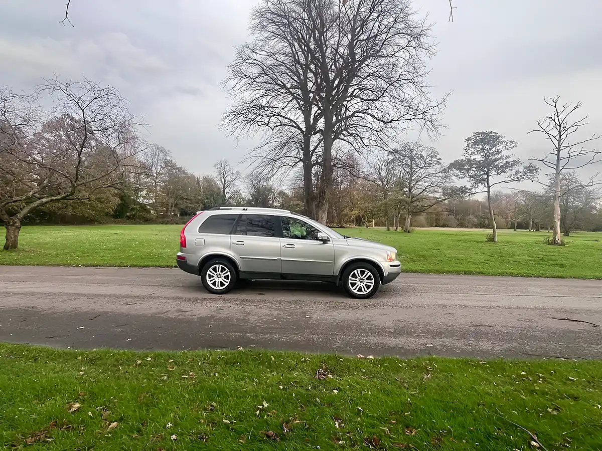 Used 2010 Volvo XC90 Se Silver - Interior and Exterior details 19