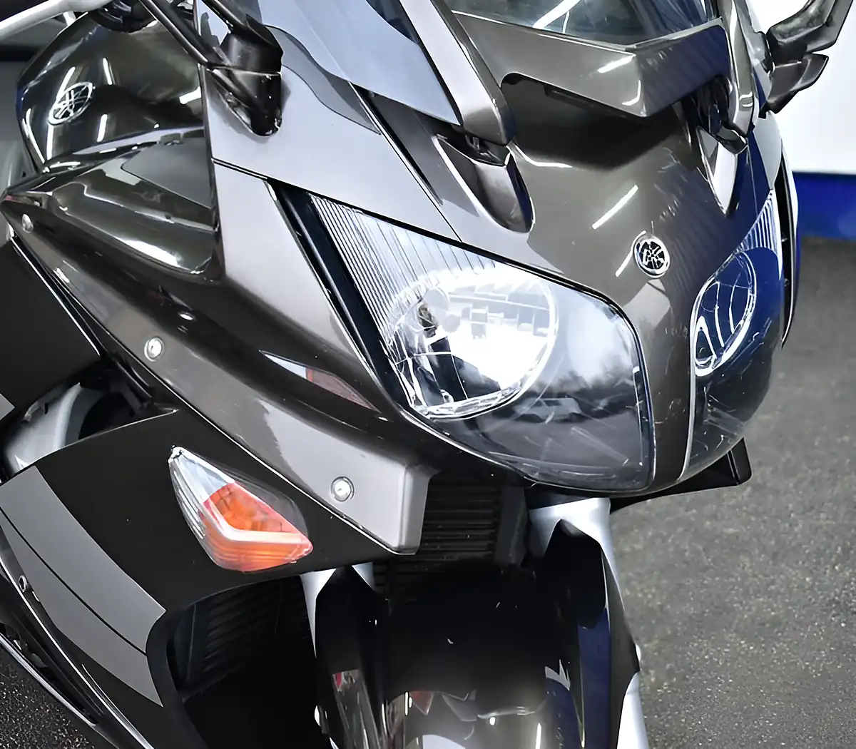 Used 2010 Yamaha Fjr 1300 Tourer Smokey Grey - Interior and Exterior details 12