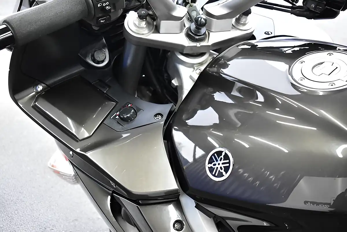 Used 2010 Yamaha Fjr 1300 Tourer Smokey Grey - Interior and Exterior details 17