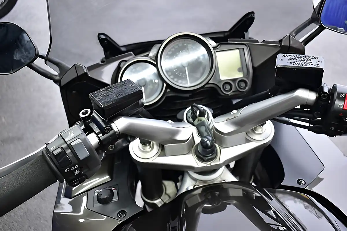 Used 2010 Yamaha Fjr 1300 Tourer Smokey Grey - Interior and Exterior details 18